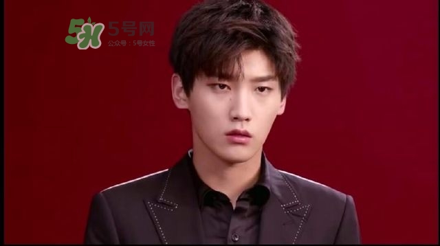 ������΢���õ�ʲô�ں죿�����ֿں�ɫ��